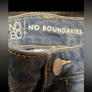 Ladies jeans size 7 No Boundaries NWOT
